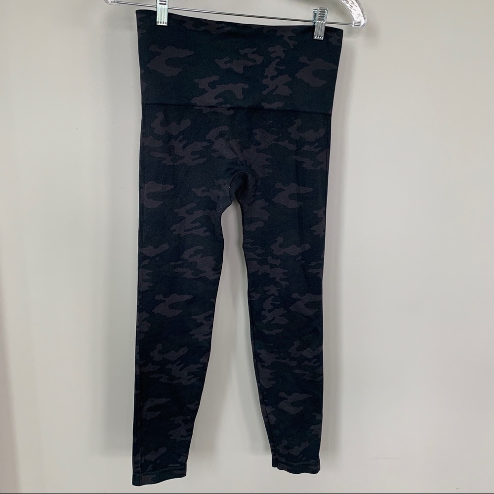 Spanx Dark‎ Gray/Black Camo Leggings Size L